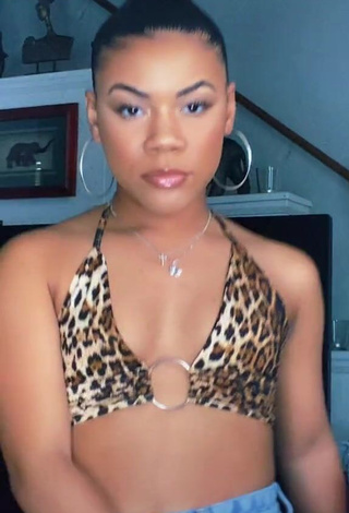 1. Irresistible Kristen Ware Shows Cleavage in Leopard Crop Top (Side Boob)