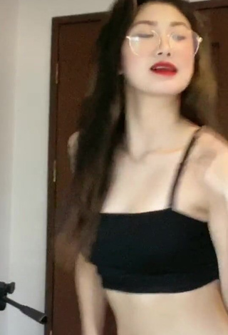 3. Sweetie Miya Maeda Shows Cleavage in Black Crop Top
