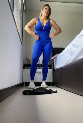 Erotic Laura Fuentes Shows Cleavage in Blue Overall