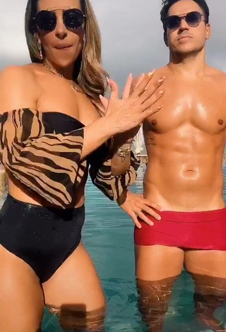 Erotic Lica Lopes Ramalho Shows Cleavage in Black Bikini