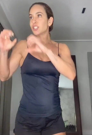 1. Lica Lopes Ramalho Demonstrates Sweet Cleavage