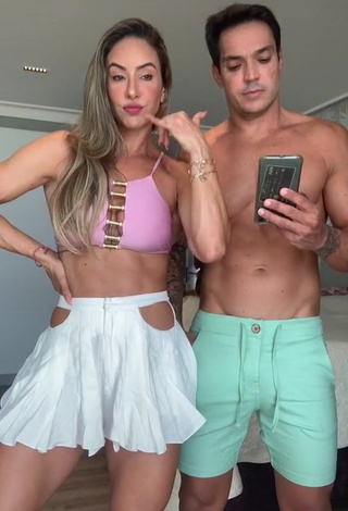 1. Erotic Lica Lopes Ramalho Shows Cleavage in Pink Bikini Top (Side Boob)