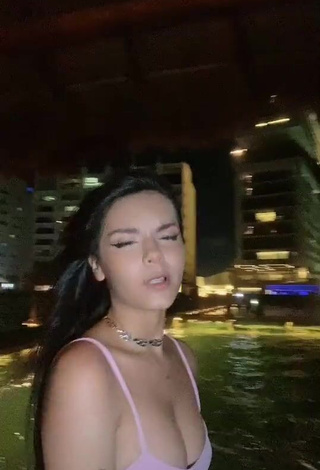 3. Amazing Lili Sixx Shows Cleavage in Hot Crop Top