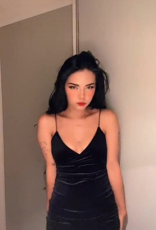 1. Sweetie Lili Sixx Shows Cleavage in Black Dress