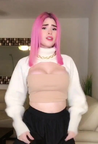 1. Mafer Payan in Appealing Crop Top