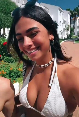 3. Sweetie Manu Barrios Shows Cleavage