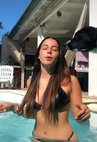 1. Hottie Martina Catini Shows Cleavage in Black Bikini at the Swimming Pool