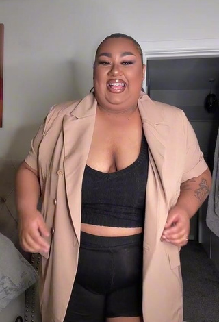 3. Erotic Miah Carter Shows Cleavage in Black Crop Top