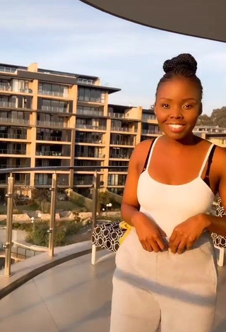 Erotic mpho pink Shows Cleavage in White Top