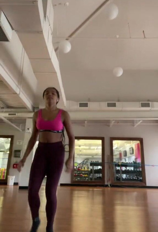 1. Erotic Arianna Hailey in Leggings while doing Sports Exercises