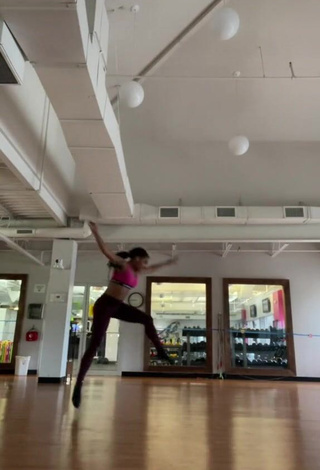 3. Erotic Arianna Hailey in Leggings while doing Sports Exercises