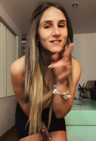 1. Irresistible Nashiroll Shows Cleavage in Black Sport Bra