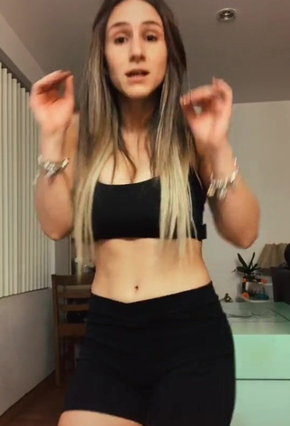 3. Irresistible Nashiroll Shows Cleavage in Black Sport Bra