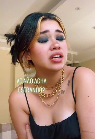 Erotic Nica Reina Shows Cleavage
