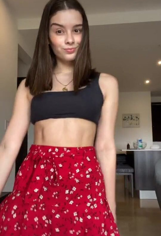 1. Captivating Nicole Vargas Shows Cleavage in Black Crop Top