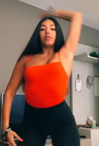 3. Erotic Noa Planas Shows Cleavage in Red Top