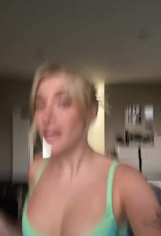 1. Hottie Olivia O'Brien Shows Cleavage