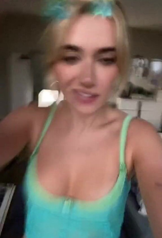 Olivia O'Brien (@oliviagobrien) - Porn Videos from TikTok