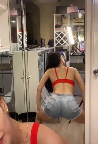 Erotic Charisse Galang Shows Cleavage in Red Sport Bra while Twerking