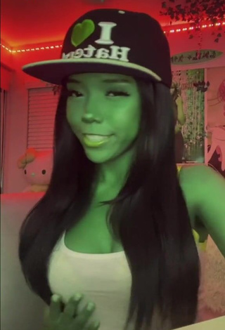 3. Captivating ph1girl Shows Cleavage