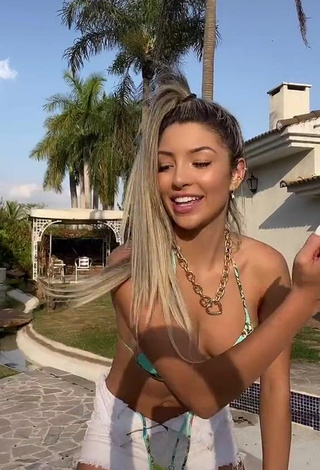 Hottie Raffaela Souza Shows Cleavage in Bikini Top (Side Boob)