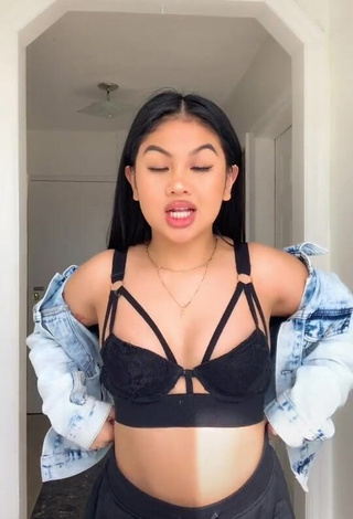 1. Erotic Carly Sarah Shows Cleavage in Black Bra