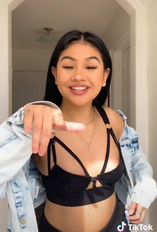 3. Erotic Carly Sarah Shows Cleavage in Black Bra
