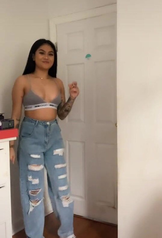 Cute Carly Sarah Shows Cleavage in Sport Bra