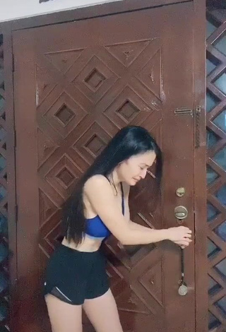 1. Captivating Kris Bernal Shows Cleavage in Blue Sport Bra