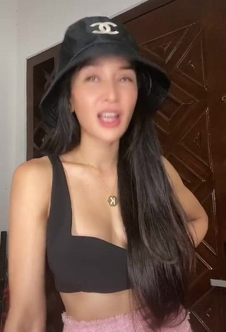 3. Seductive Kris Bernal Shows Cleavage in Black Crop Top