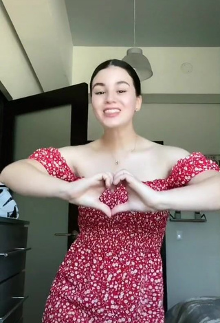 1. Erotic Sofia.Bntz Shows Cleavage in Overall