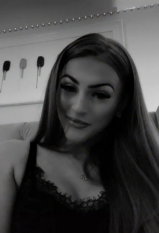 3. Alluring Sophie Aspin Shows Cleavage