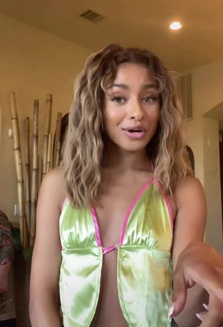 Erotic Tatyanah Bass Braless (Side Boob)