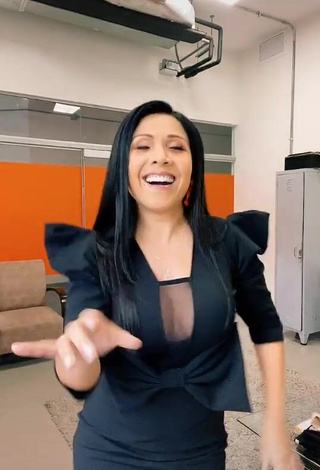Erotic Tula Rodríguez Shows Nipples (Side Boob)