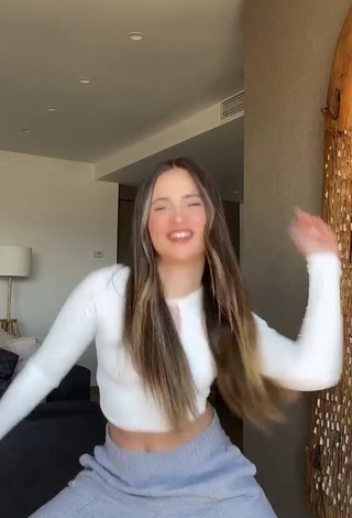 Hot Valeria Monerri Shows Cleavage in White Crop Top