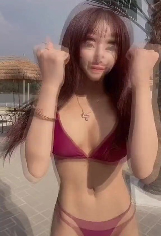 3. Amazing velymom Shows Cleavage in Hot Bikini
