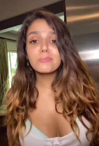 3. Seductive Victoria Vida Shows Cleavage