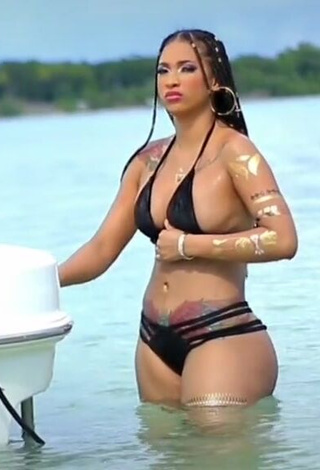 Irresistible Aliany García in Black Bikini in the Sea (Side Boob)
