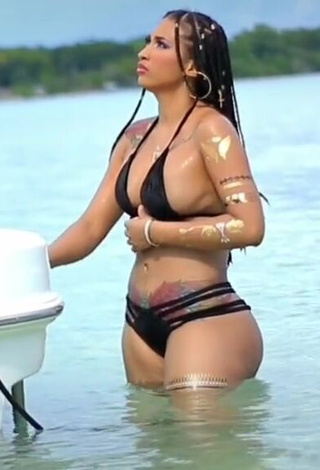 3. Irresistible Aliany García in Black Bikini in the Sea (Side Boob)