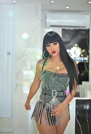 Attractive Aliany García Shows Cleavage