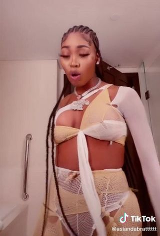 3. Irresistible Asian_Dolll Braless and Bouncing Breasts (Side Boob)