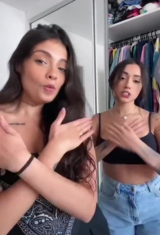 1. Irresistible Carol & Vitoria Shows Cleavage