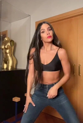 3. Erotic Cristina Pedroche Shows Cleavage in Black Crop Top