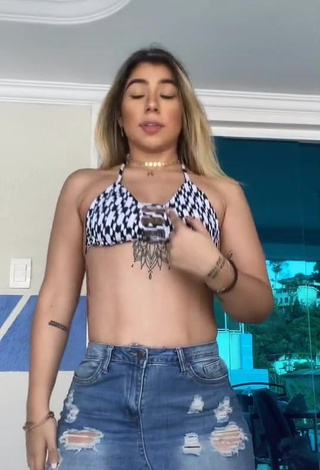 1. Irresistible Chantall Pizzino Shows Cleavage in Bikini Top
