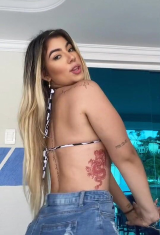 3. Irresistible Chantall Pizzino Shows Cleavage in Bikini Top