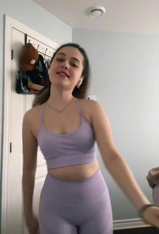 Erotic Julia Silva in Leggings