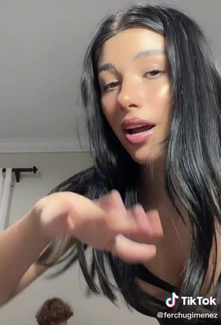 3. Attractive Ferchu Gimenez Shows Cleavage