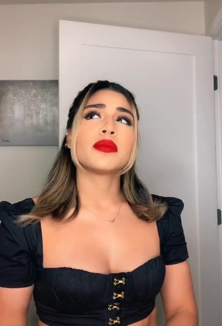 3. Attractive Gabriela Bandy Shows Cleavage in Black Crop Top