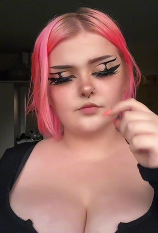 1. Sweetie Hollymarie Shows Cleavage