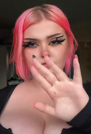 Sweetie Hollymarie Shows Cleavage